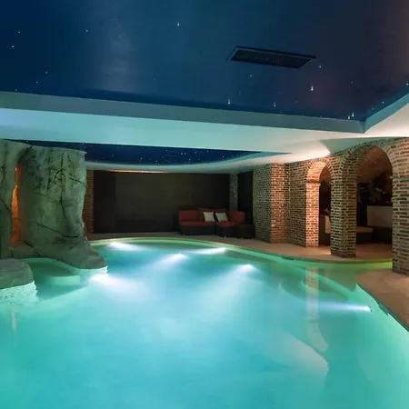 Chateau Sleeps 24 Pool Wifi Bazincourt-sur-Epte