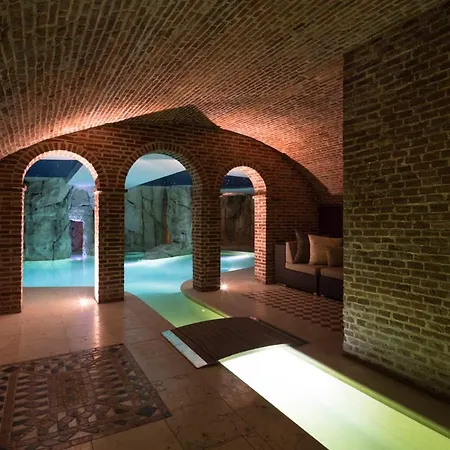 Nyaraló Chateau Sleeps 24 Pool Wifi