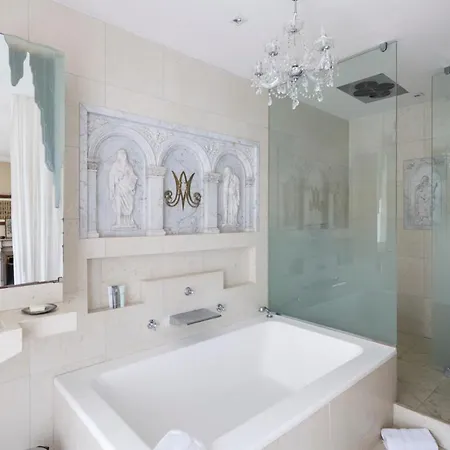 Chateau Sleeps 24 Pool Wifi * Bazincourt-sur-Epte